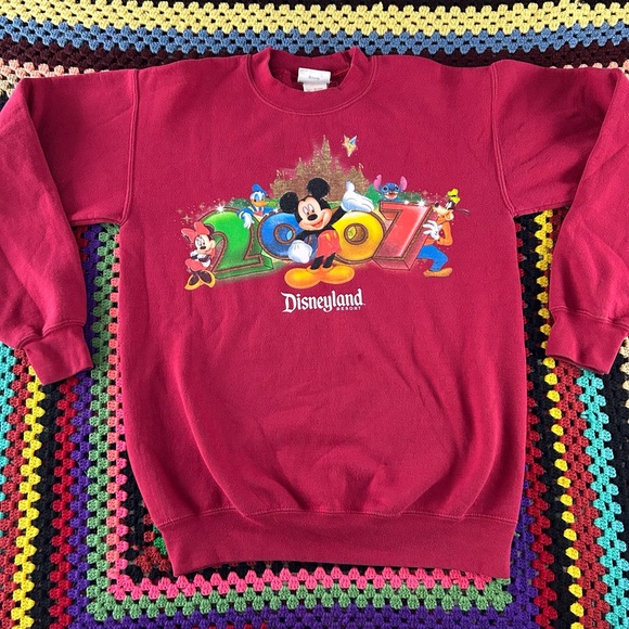 Disneyland Resort 2007 Mickey Mouse Cherry Crewneck Lilo Stitch Donlald … - Picture 4 of 12